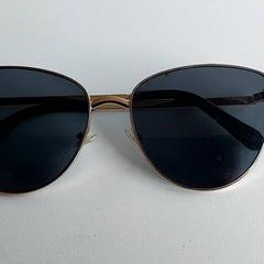 Lunettes, a été signalé par Centraal magazijn utilisant iLost