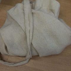 White sweatshirt Bolsa tela, as reported by IKEA Valladolid using iLost