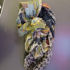 Sjaal  Floral kleur print, som rapportert av RAI Amsterdam ved bruk av iLost