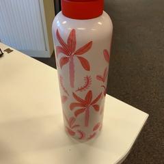 Fles, zgłoszono przez Apenheul przy użyciu iLost