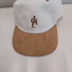 キャップ bruin beige がiLostで Arriva Limburg Zuid によって報告されました