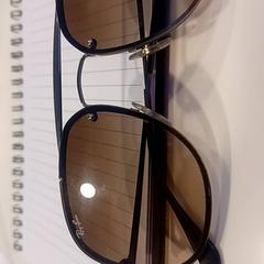 Gafas de sol Rayban, ha sido reportado por RAI Amsterdam con iLost