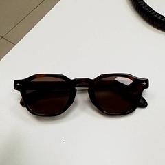 Sluneční brýle, jak nahlášeno ilévia pomocí iLost