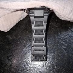 Zwart horloge, amint azt az iLostnak jelentették.