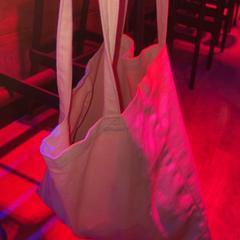 Toatbag white, segons ha informat Club Nyx/Exit Café mitjançant iLost
