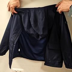 Chaqueta Donker blauw, ha sido reportado por Koninklijk Theater Carré con iLost