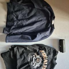 Pull Black, a été signalé par Room Mate Bruno utilisant iLost