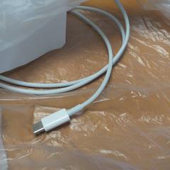 Opladen, gisa salatu by Carlton Beach Hotel iLost erabiliz