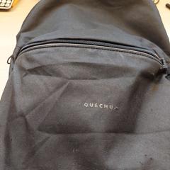 バックパック Quecha がiLostで Centraal magazijn によって報告されました