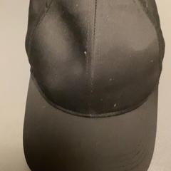 Casquette, a été signalé par MEININGER Hotel Copenhagen utilisant iLost