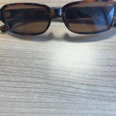 Occhiali da sole, come riportato da Pathé Zwolle utilizzando iLost