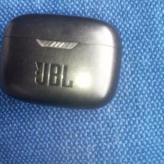 JBL earbuds case zwart (zonder oortjes), som rapportert til iLost