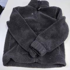 Svetr zwart, jak nahlášeno Centraal magazijn pomocí iLost