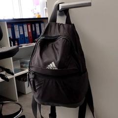 Plecak Grijze kleine rugtas, zgłoszono przez Arriva Infoshop Enschede przy użyciu iLost