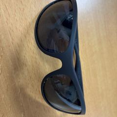 Sunglasses zonnebril zwart met blauw binnenkant, as reported by VITAZ campus Sint-Niklaas using iLost