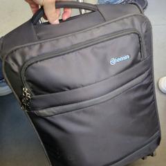 Zwarte rolkoffer/trolley، كما تم الإبلاغ عنه عبر iLost