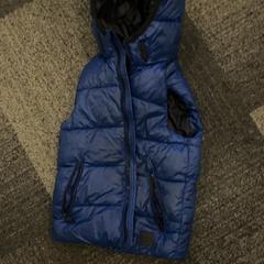 Dzseki Bodywarmer blauw, amint azt Jaarbeurs az iLost segítségével jelentette.