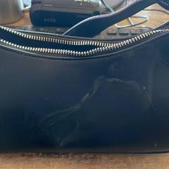 Borsa, come riportato da Paaspop utilizzando iLost