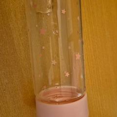 Fľaša na pitie Roze, ako bolo nahlásené Mauritshuis Den Haag pomocou iLost