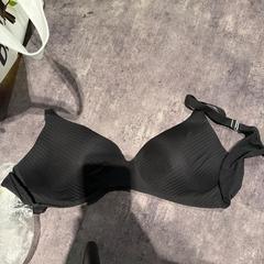 Soutien-gorge, a été signalé par Van der Valk Hotel Haarlem utilisant iLost