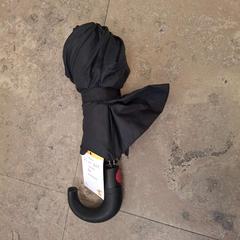 Ombrello zwart, come riportato da Regio West-Vlaanderen utilizzando iLost