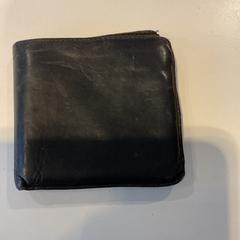 Plånbok Cox, UK, rapporterat av Gemeente Amsterdam - Bureau Gevonden Voorwerpen med iLost