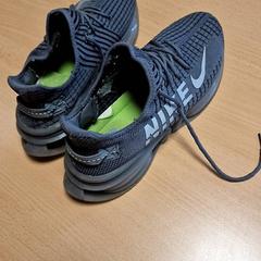 Sneakers Grijs, as reported by Gemeente Roermond using iLost