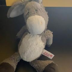 Brinquedo Grey in colour soft toy, como reportado por MEININGER Hotel Dresden Zentrum utilizando o iLost