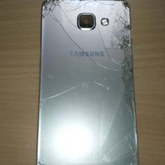 Smartfon Samsung goud, zgłoszono przez Centraal magazijn przy użyciu iLost