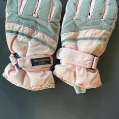 Guanti Roze, come riportato da Burgers' Zoo utilizzando iLost