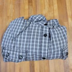 Košile shirt, jak nahlášeno Bolognalaan 101 pomocí iLost