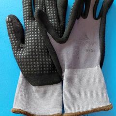 Paire de gants, a été signalé par IKEA Nantes utilisant iLost