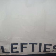 Bolsa Lefties, ha sido reportado por RÍO Shopping - Valladolid con iLost