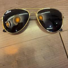 Gafas de sol, ha sido reportado por Pathé Arnhem con iLost