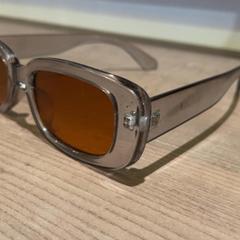 Sunglasses, as reported by Pathé Arnhem using iLost