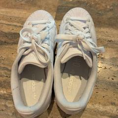 Sapatos, como reportado por Van der Valk Spier-Dwingeloo utilizando o iLost