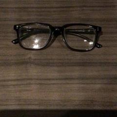 Óculos Zwart, como reportado por Van der Valk Hotel Zwolle utilizando o iLost