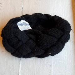 عصابة رأس Zwart geweven، كما تم الإبلاغ عنه بواسطة DierenPark Amersfoort عبر iLost