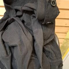 Veste noire velours がiLostで IKEA Grenoble によって報告されました