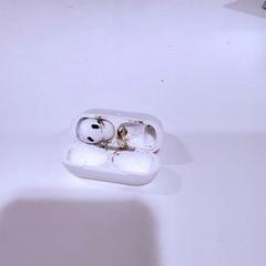 Pouzdro na sluchátka white, one airbud inside, jak nahlášeno TU/e - Receptie Atlas pomocí iLost