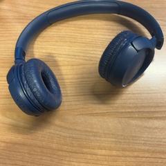 Auriculars Blauw, segons ha informat Pathé Spuimarkt mitjançant iLost