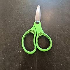 Tesoiras, segundo informou IKEA Lille usando iLost