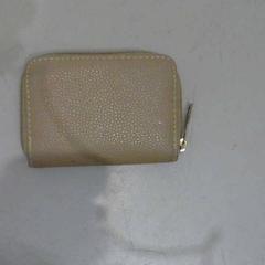 Portefeuille, a été signalé par Relais Azalys utilisant iLost