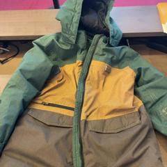 Casaco Kindermaatje Groengeel, como reportado por Pathé Arnhem utilizando o iLost