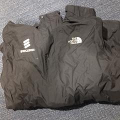 Zwarte jas north face, segons ha informat Pouw Vervoer mitjançant iLost