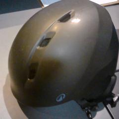 Skihelm Zwart, segons ha informat SnowWorld Landgraaf mitjançant iLost