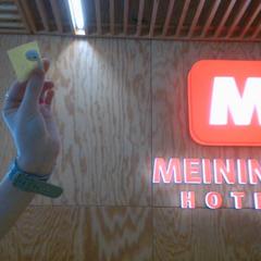 Airpod white, as reported by MEININGER Hotel Innsbruck Zentrum using iLost