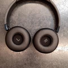 Hoofdtelefoon, som rapportert av Rotterdam The Hague Airport ved bruk av iLost