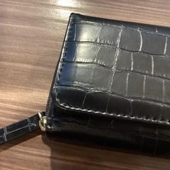 Portefeuille ZWART Van den Aker 241125 JAMES, a été signalé par Ziggo Dome utilisant iLost