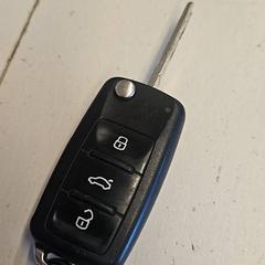 Kocsikulcs, amint azt Masters of Hardcore az iLost segítségével jelentette.